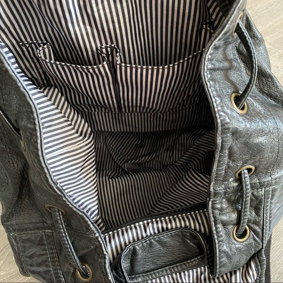 Leather Backpack 🖤 - Picture 3 of 4